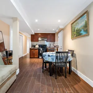 Tranquil Unit In Vancouver's Vibrant Neighborhood Holiday home Vancouver